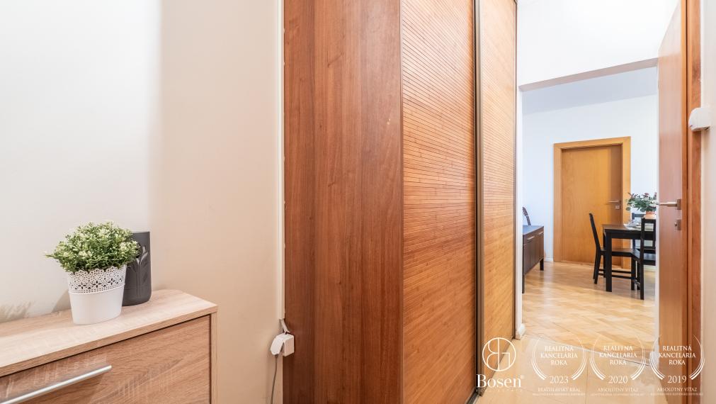 REZERVOVANÉ - BOSEN | Prenájom klimatizovaný 2 izbový byt s balkónom, ulica Sputniková, Bratislava - m.č. Ružinov