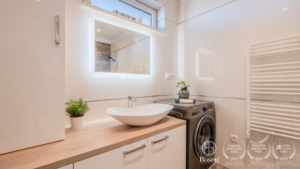 BOSEN | Novostavba kompletne zariadeného 3 izbového rodinného domu s výbornou dostupnosťou do Bratislavy, 242m2