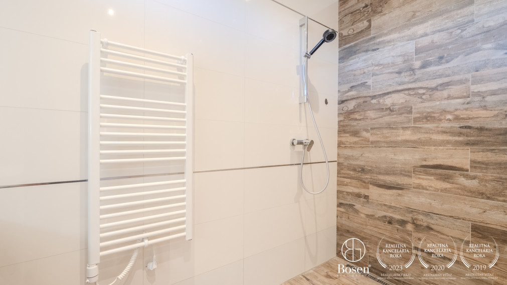 BOSEN | Novostavba kompletne zariadeného 3 izbového rodinného domu s výbornou dostupnosťou do Bratislavy, 242m2