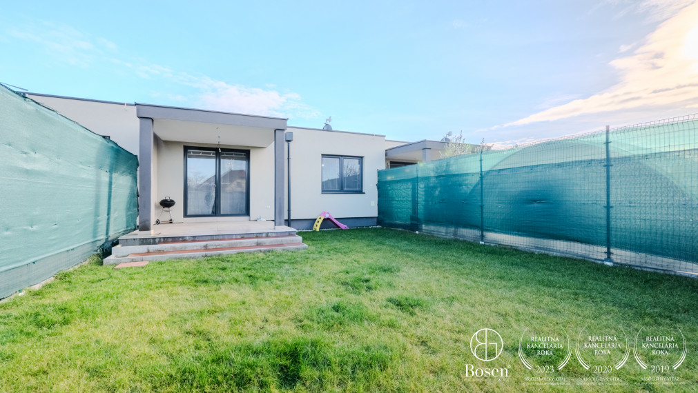 BOSEN | Novostavba kompletne zariadeného 3 izbového rodinného domu s výbornou dostupnosťou do Bratislavy, 242m2