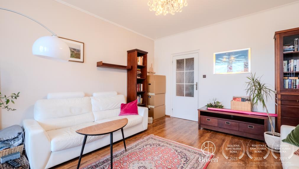 BOSEN I PRENAJATÉ: 3+kk izbový byt v tichej lokalite v Karlovej Vsi, ulica Hlaváčiková