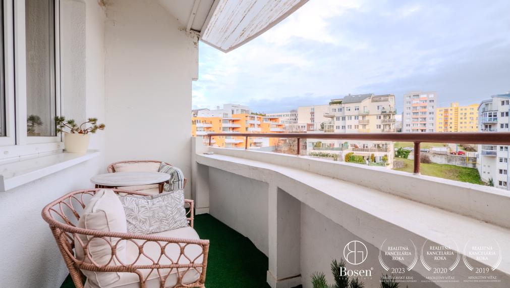 BOSEN I PRENAJATÉ: 3+kk izbový byt v tichej lokalite v Karlovej Vsi, ulica Hlaváčiková