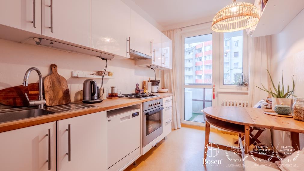 BOSEN I PRENAJATÉ: 3+kk izbový byt v tichej lokalite v Karlovej Vsi, ulica Hlaváčiková