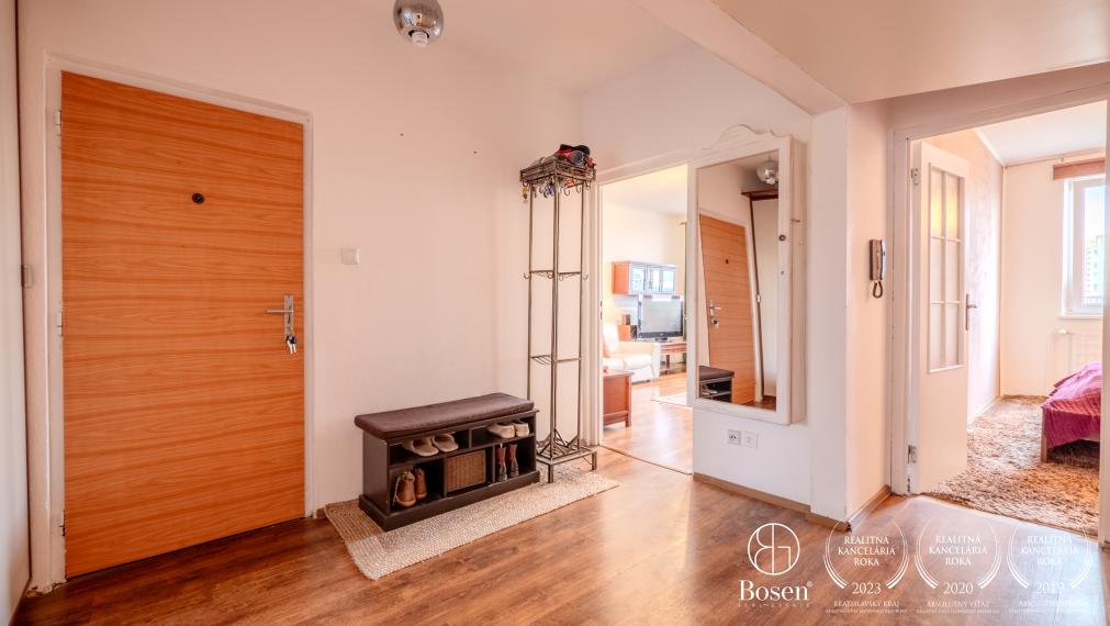 BOSEN I PRENAJATÉ: 3+kk izbový byt v tichej lokalite v Karlovej Vsi, ulica Hlaváčiková