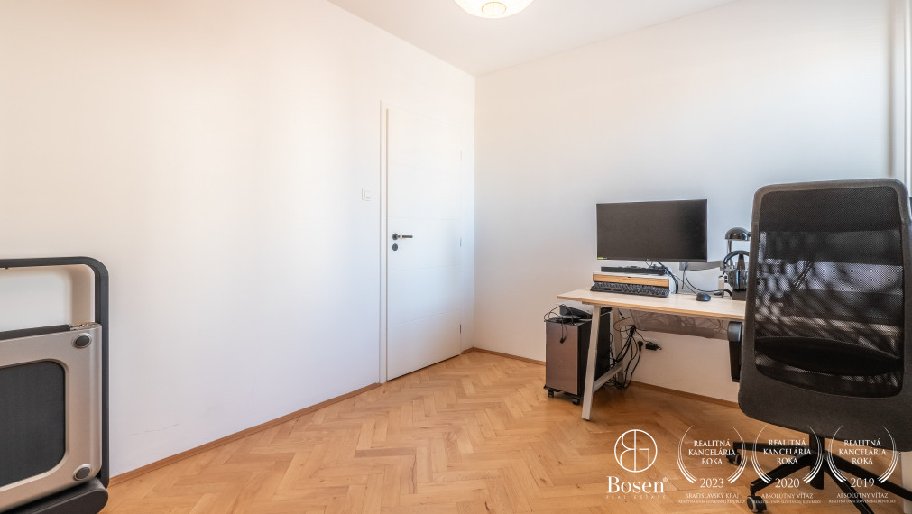 PREDANÉ: BOSEN | Zrekonštruovaný 3 izb. byt v blízkosti OC Retro, Rumančeková