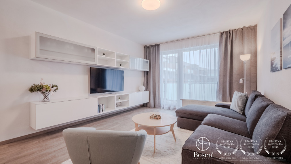BOSEN | Predaj zariadený 2-izbový byt s balkónom a garážovým státim, 54 m2, Rezidencia Tabáň, Nitra