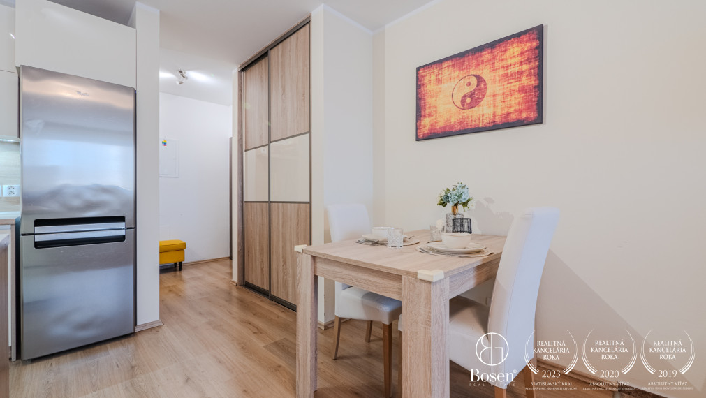 PREDANÉ: BOSEN | Moderný 2 izbový byt s balkónom a garážovým parkovacím miestom, Rovinka, 65m2