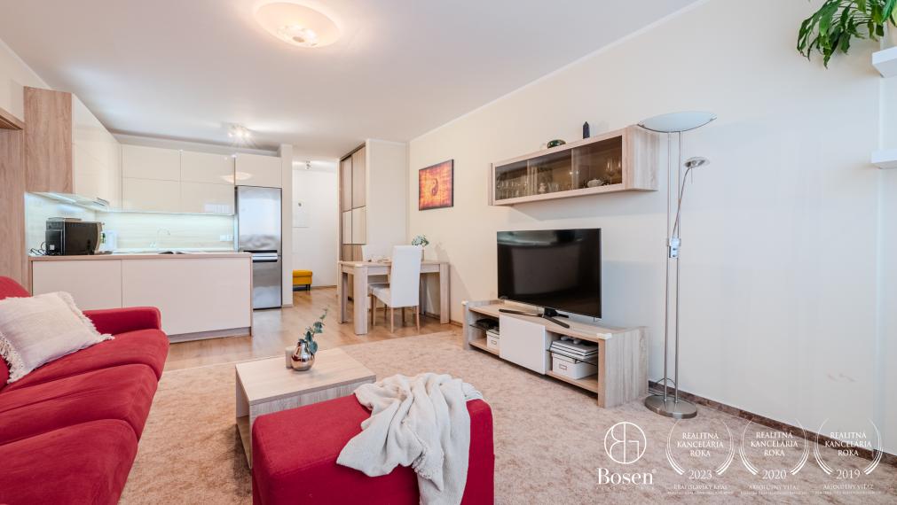 PREDANÉ: BOSEN | Moderný 2 izbový byt s balkónom a garážovým parkovacím miestom, Rovinka, 65m2