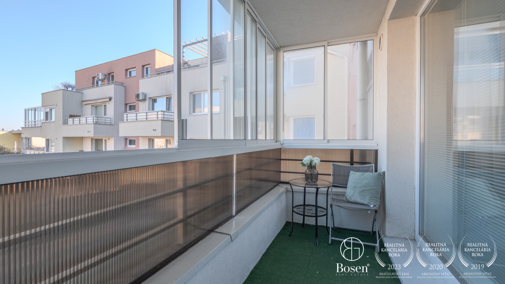 PREDANÉ: BOSEN | Moderný 2 izbový byt s balkónom a garážovým parkovacím miestom, Rovinka, 65m2