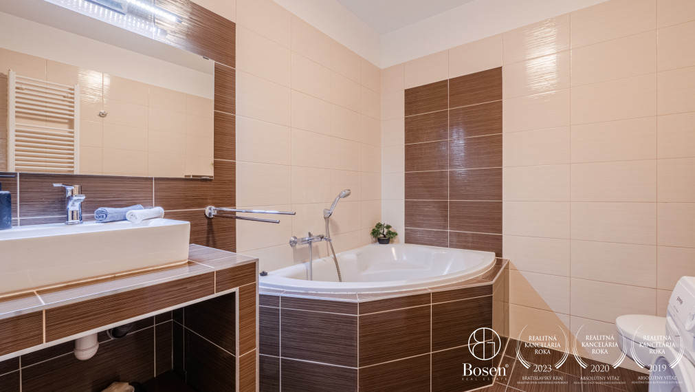 PREDANÉ: BOSEN | Moderný 2 izbový byt s balkónom a garážovým parkovacím miestom, Rovinka, 65m2