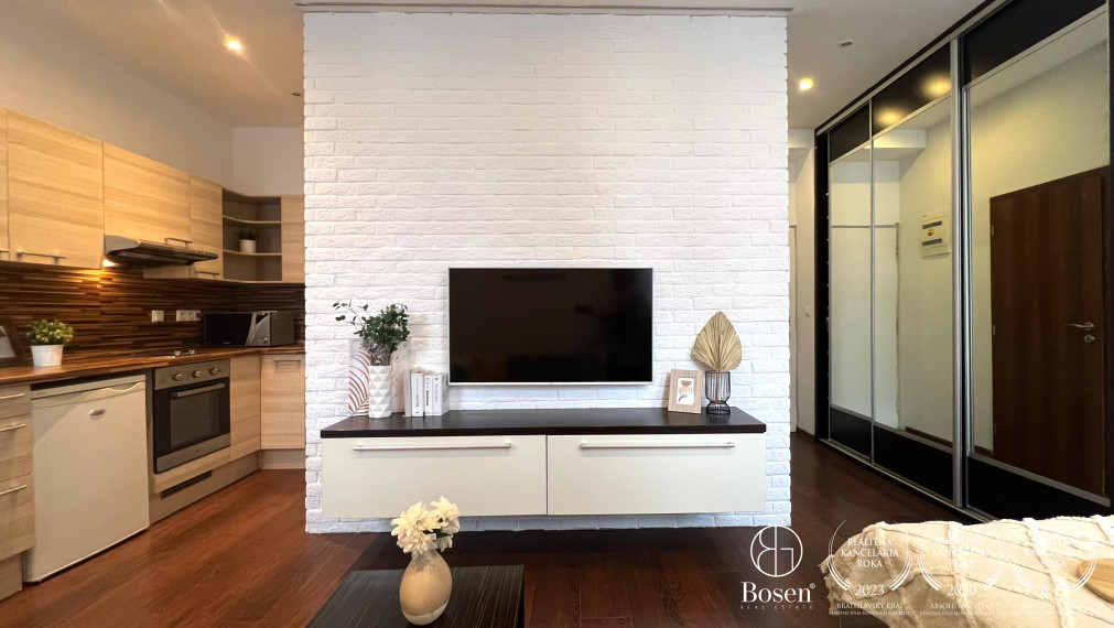 BOSEN | Prenájom 1 izbový byt, ulica Jelenia, Bratislava - m.č. Staré Mesto