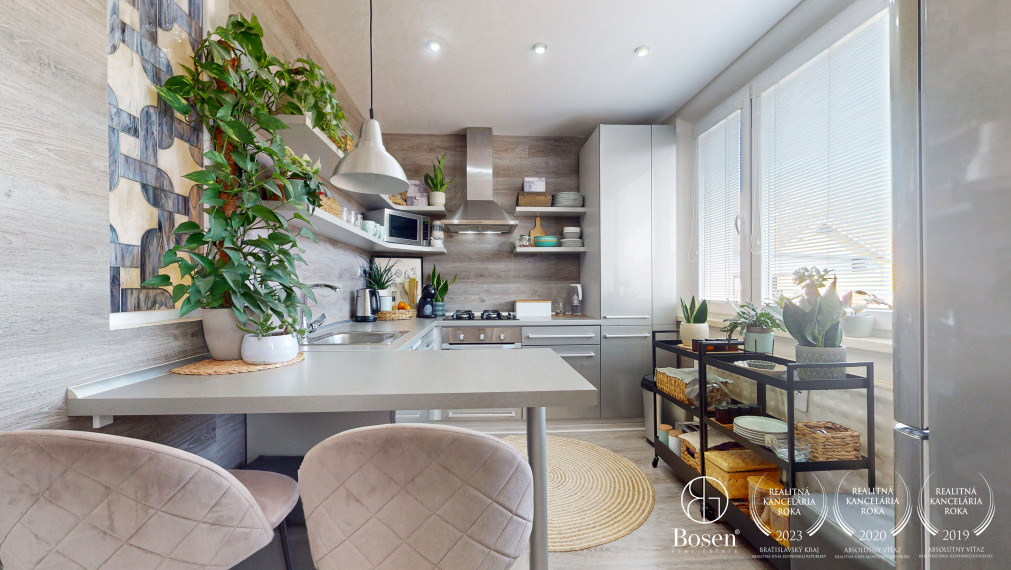 BOSEN | Rezervované, Moderný 4 izbový byt s balkónom.