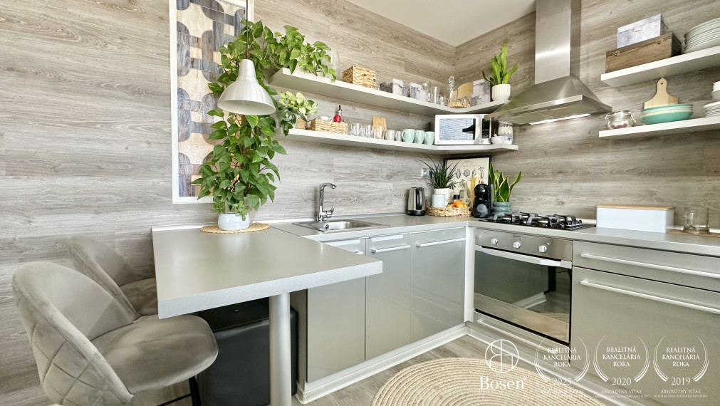 BOSEN | Rezervované, Moderný 4 izbový byt s balkónom.