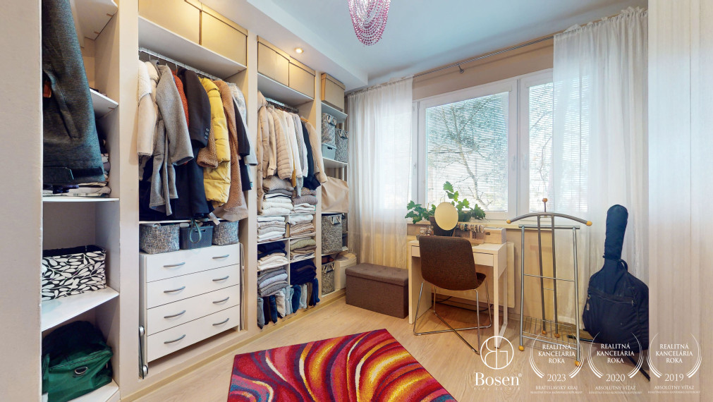 BOSEN | Rezervované, Moderný 4 izbový byt s balkónom.