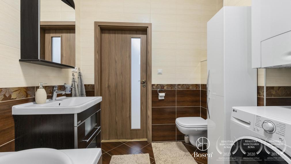 BOSEN | REZERVOVANÉ! Na predaj 3 izbový byt s vlastnou garážou, Kuchyňa