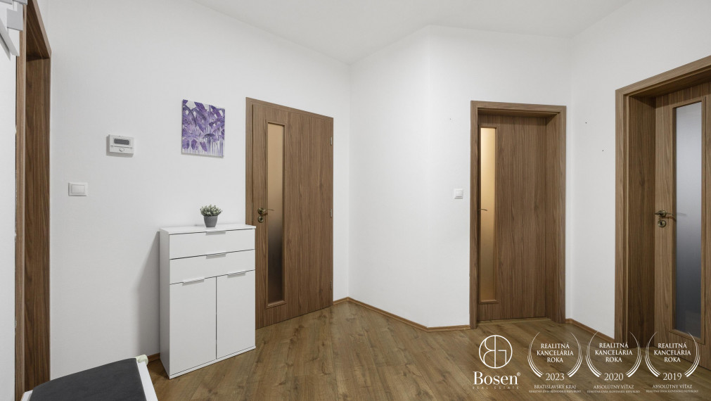 BOSEN | REZERVOVANÉ! Na predaj 3 izbový byt s vlastnou garážou, Kuchyňa