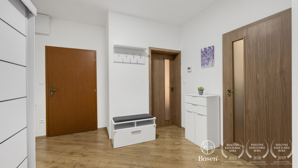 BOSEN | REZERVOVANÉ! Na predaj 3 izbový byt s vlastnou garážou, Kuchyňa