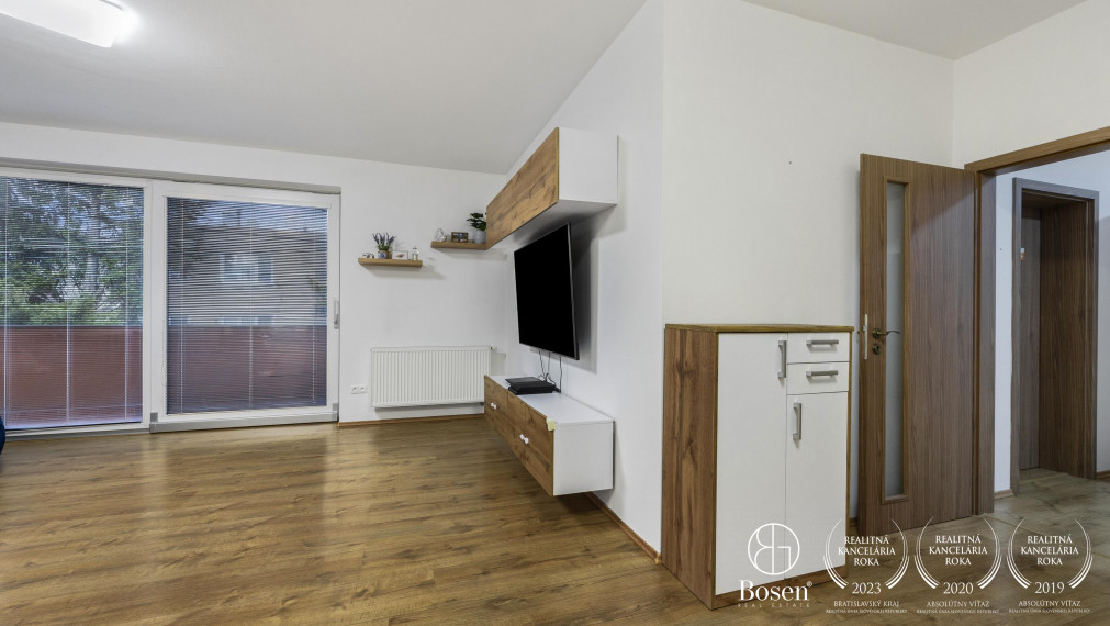 BOSEN | REZERVOVANÉ! Na predaj 3 izbový byt s vlastnou garážou, Kuchyňa