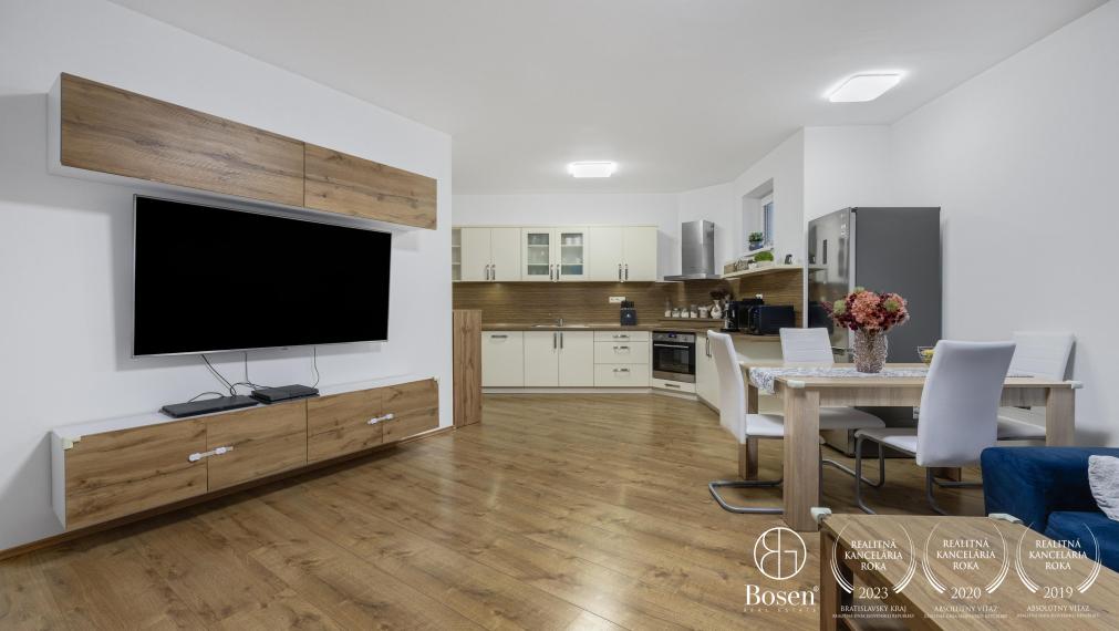 BOSEN | REZERVOVANÉ! Na predaj 3 izbový byt s vlastnou garážou, Kuchyňa