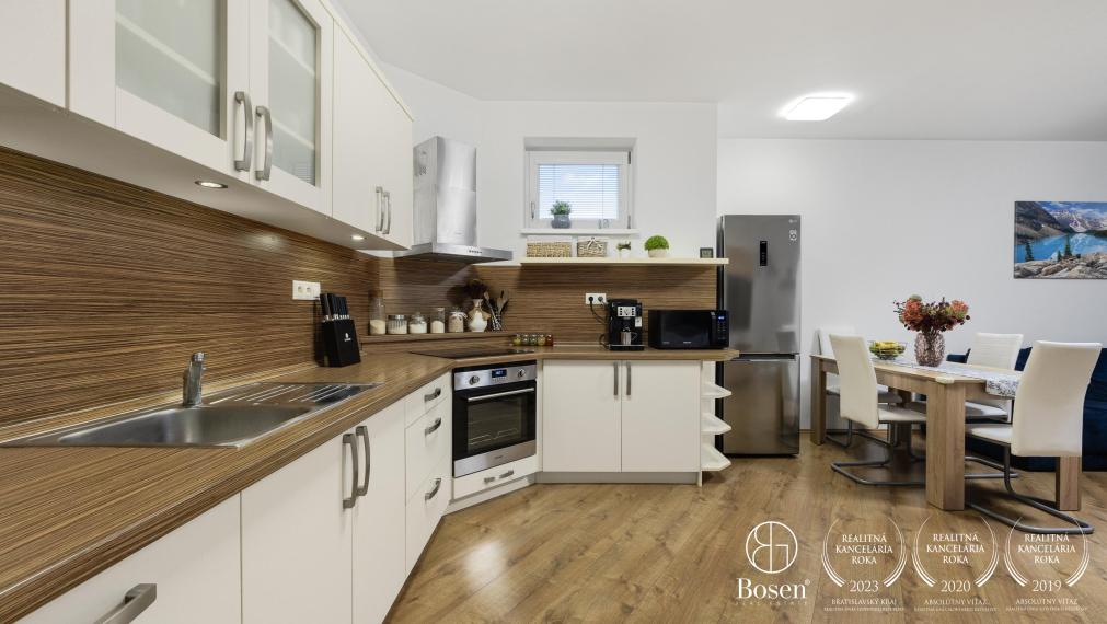 BOSEN | REZERVOVANÉ! Na predaj 3 izbový byt s vlastnou garážou, Kuchyňa
