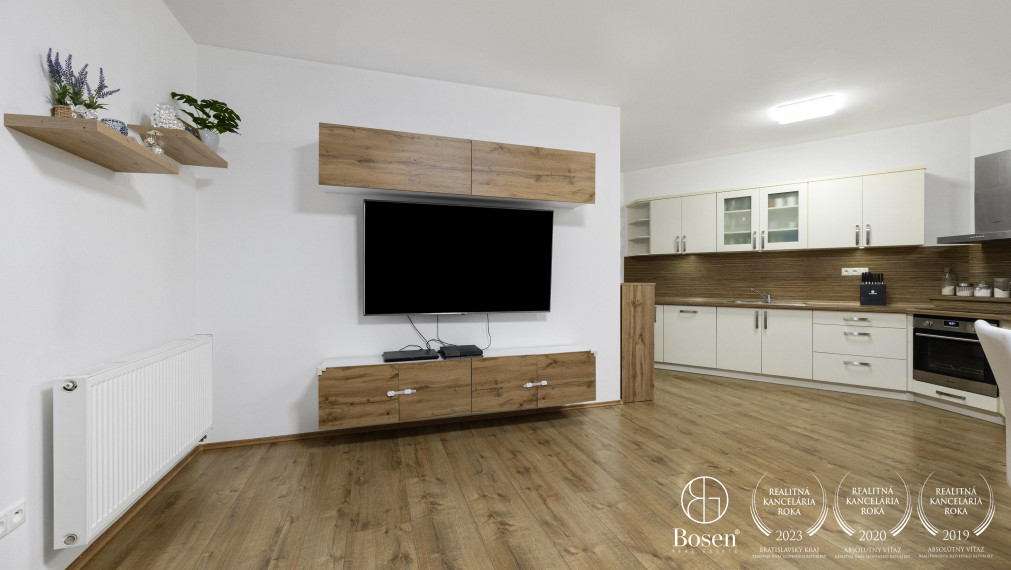 BOSEN | REZERVOVANÉ! Na predaj 3 izbový byt s vlastnou garážou, Kuchyňa