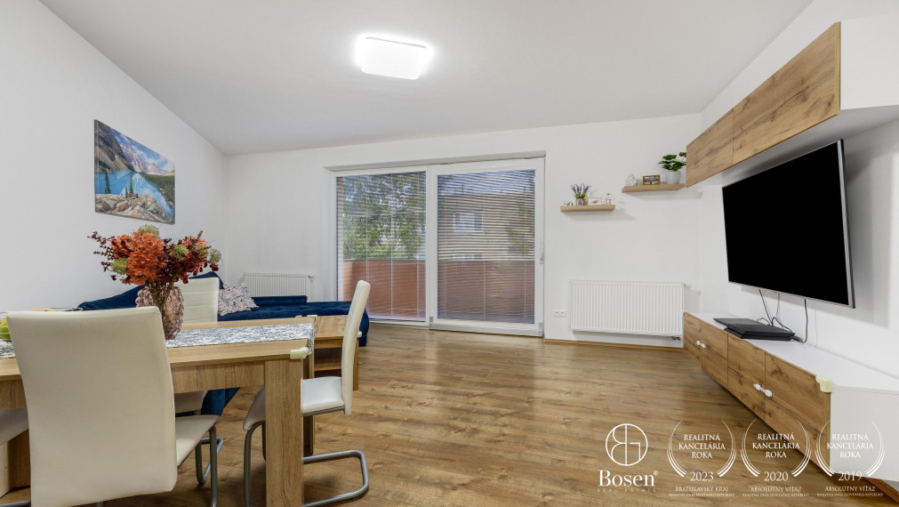 BOSEN | REZERVOVANÉ! Na predaj 3 izbový byt s vlastnou garážou, Kuchyňa