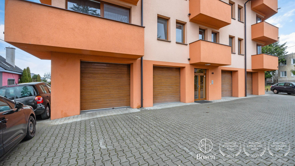 BOSEN | REZERVOVANÉ! Na predaj 3 izbový byt s vlastnou garážou, Kuchyňa