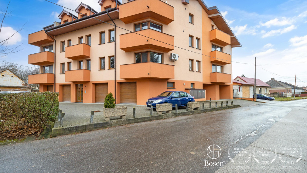 BOSEN | REZERVOVANÉ! Na predaj 3 izbový byt s vlastnou garážou, Kuchyňa