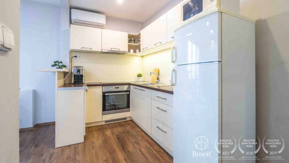 BOSEN | Zariadený 1,5 izb byt s balkónom Sklenárová ul.