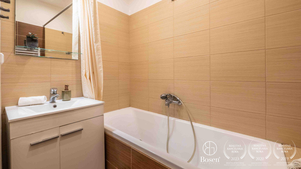BOSEN | Zariadený 1,5 izb byt s balkónom Sklenárová ul.