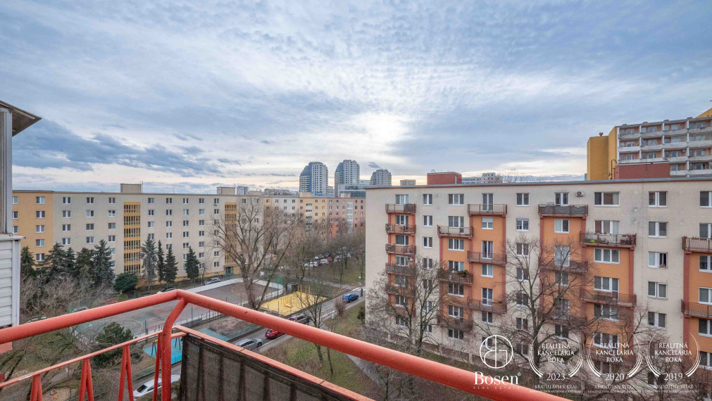 BOSEN | Zariadený 1,5 izb byt s balkónom Sklenárová ul.