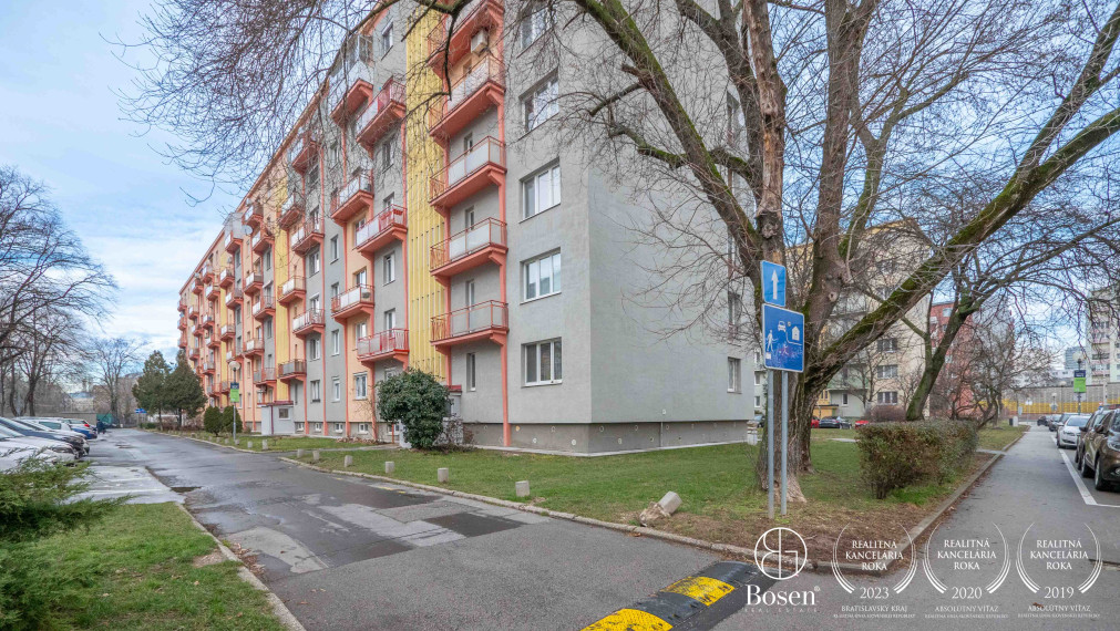 BOSEN | Zariadený 1,5 izb byt s balkónom Sklenárová ul.
