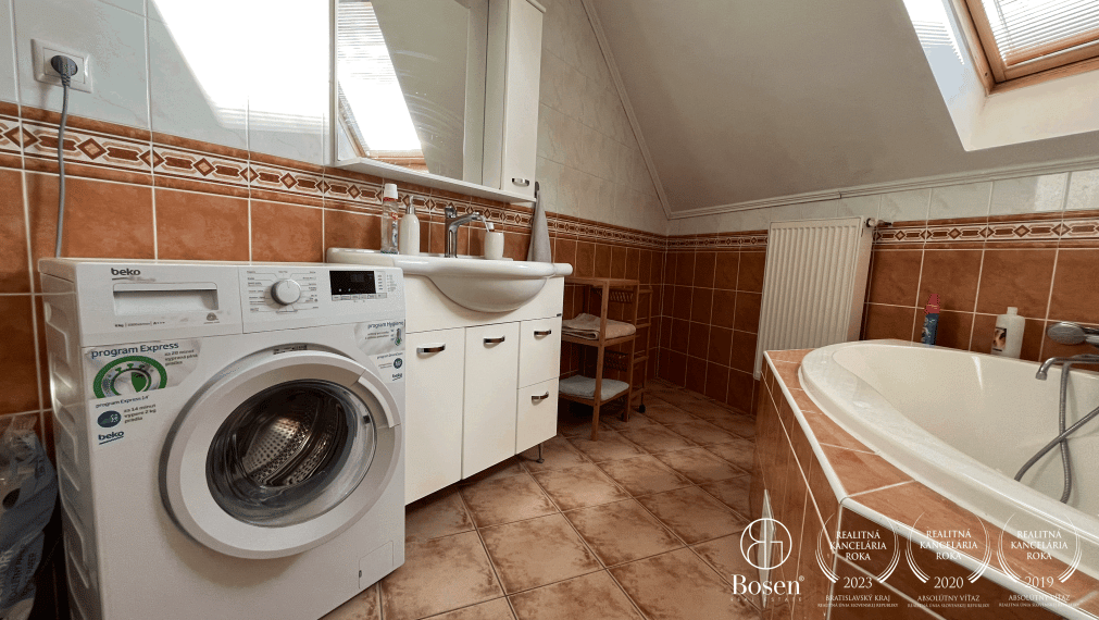 BOSEN | Na prenájom 2 izbový byt s garážou v tichej časti mesta Malacky