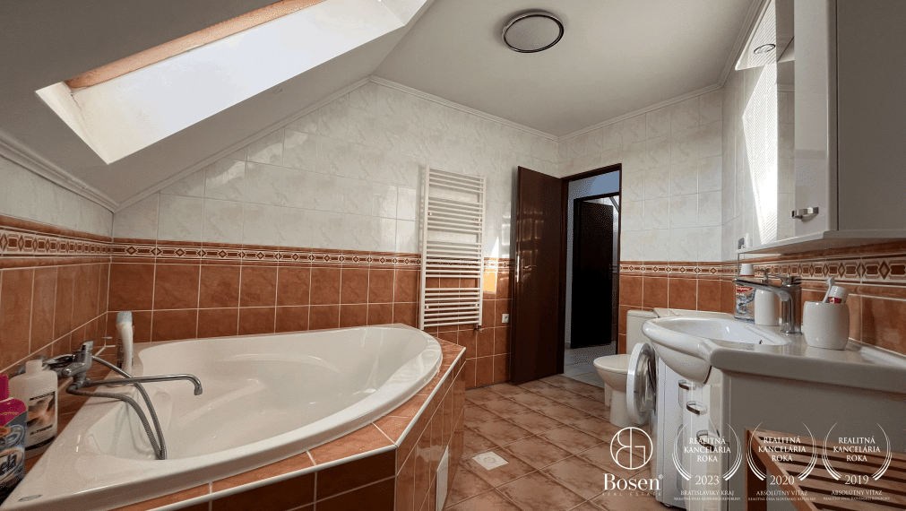 BOSEN | Na prenájom 2 izbový byt s garážou v tichej časti mesta Malacky