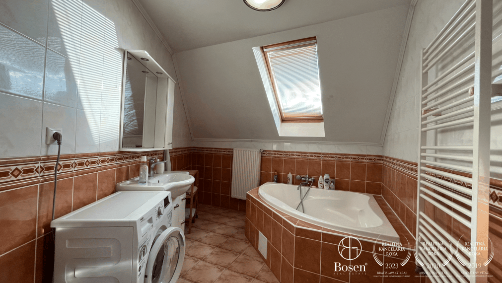 BOSEN | Na prenájom 2 izbový byt s garážou v tichej časti mesta Malacky