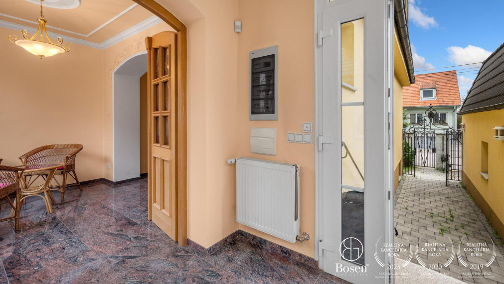 BOSEN | Rezervované - RD 210m2 s hosťovským domom 127,5 m2, Pezinok