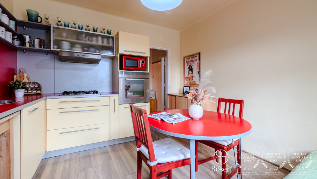 BOSEN | Na predaj zariadený 1 izbový byt, Bratislava-Ružinov, Prievozská ulica, 39 m2