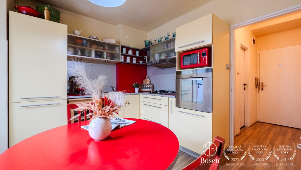 BOSEN | Na predaj zariadený 1 izbový byt, Bratislava-Ružinov, Prievozská ulica, 39 m2