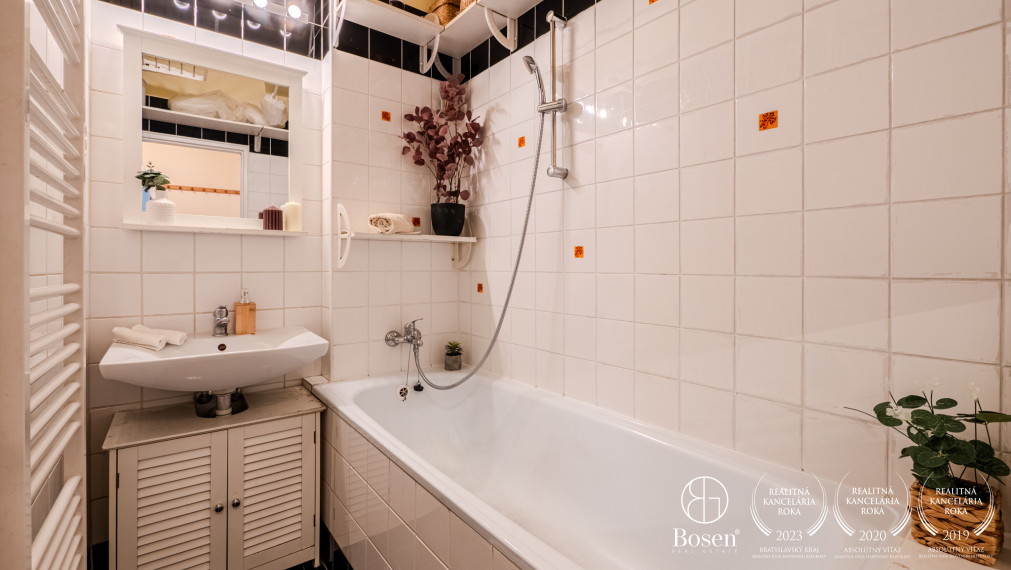 BOSEN | Na predaj zariadený 1 izbový byt, Bratislava-Ružinov, Prievozská ulica, 39 m2