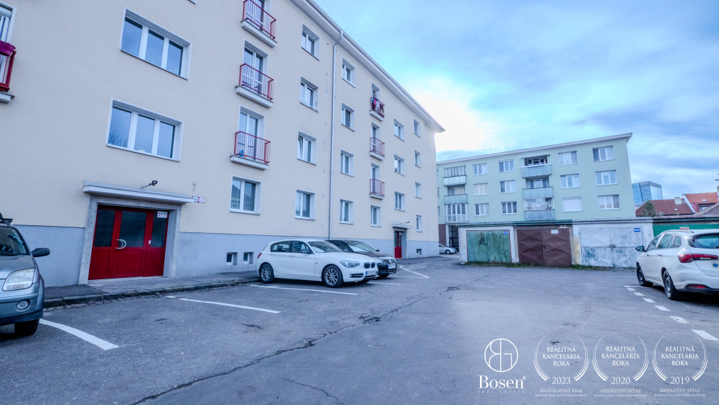 BOSEN | Na predaj zariadený 1 izbový byt, Bratislava-Ružinov, Prievozská ulica, 39 m2