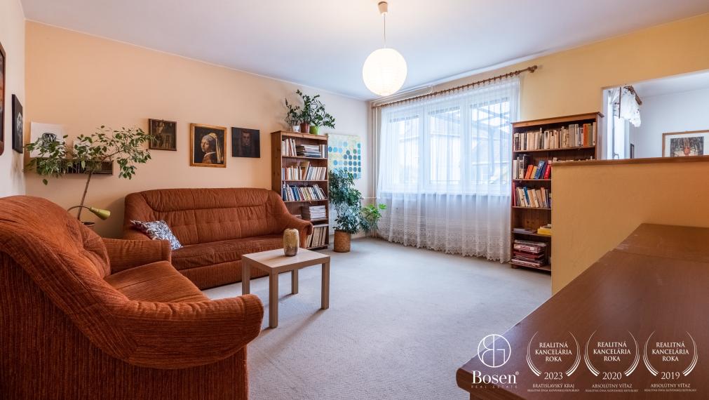 BOSEN | Na prenájom priestranný 3 izbový byt v centre mesta Malacky, Malé námestie