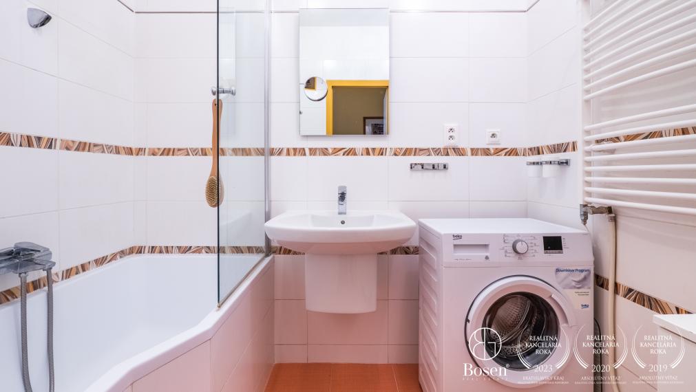 BOSEN | Na prenájom priestranný 3 izbový byt v centre mesta Malacky, Malé námestie