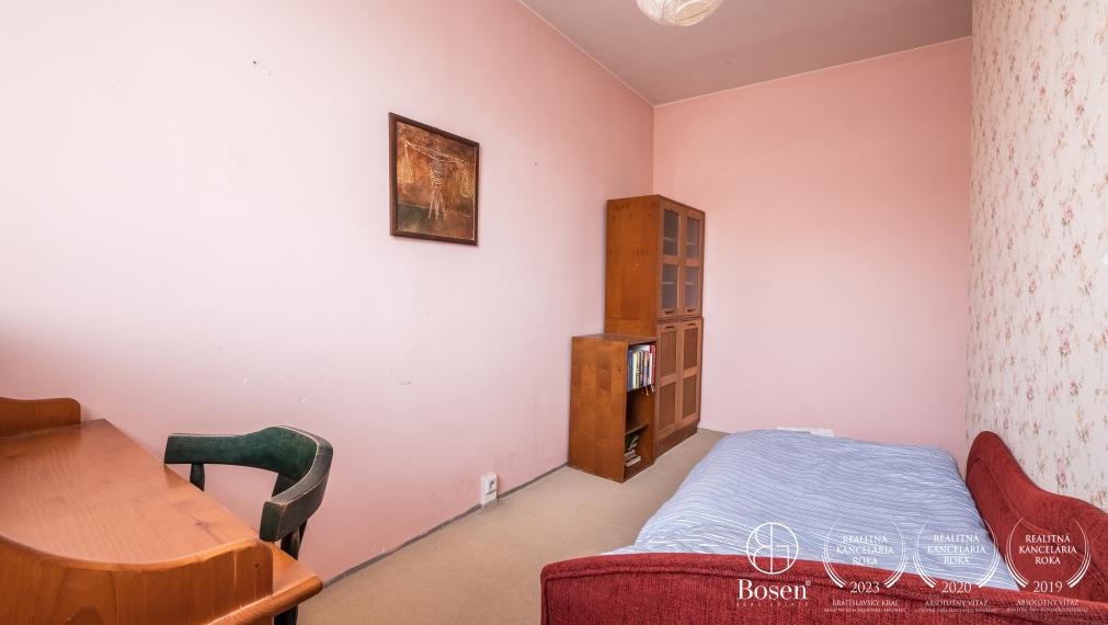 BOSEN | Na prenájom priestranný 3 izbový byt v centre mesta Malacky, Malé námestie