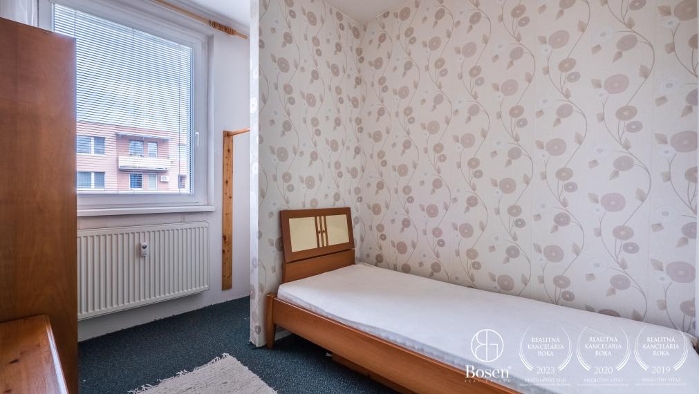 BOSEN | Na prenájom priestranný 3 izbový byt v centre mesta Malacky, Malé námestie