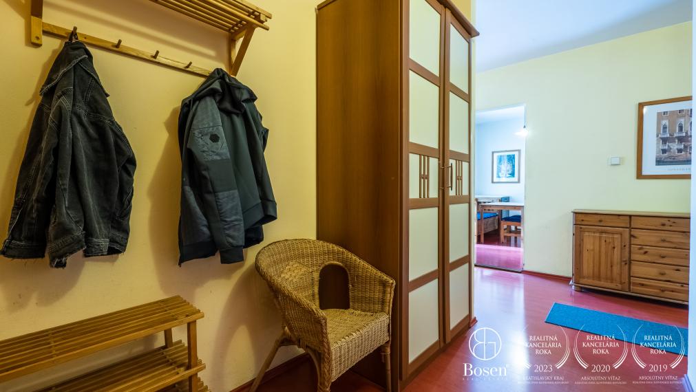 BOSEN | Na prenájom priestranný 3 izbový byt v centre mesta Malacky, Malé námestie