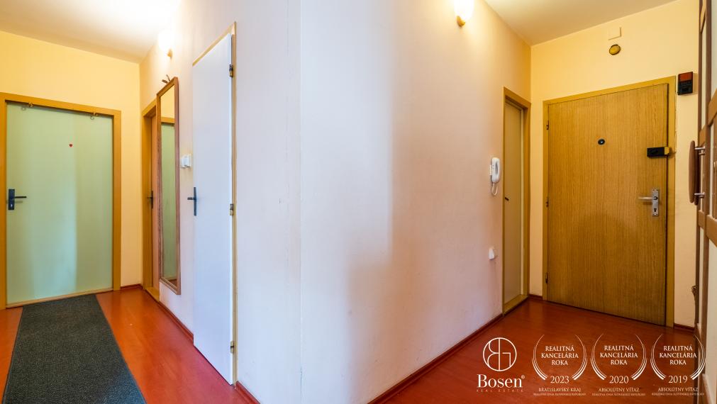 BOSEN | Na prenájom priestranný 3 izbový byt v centre mesta Malacky, Malé námestie