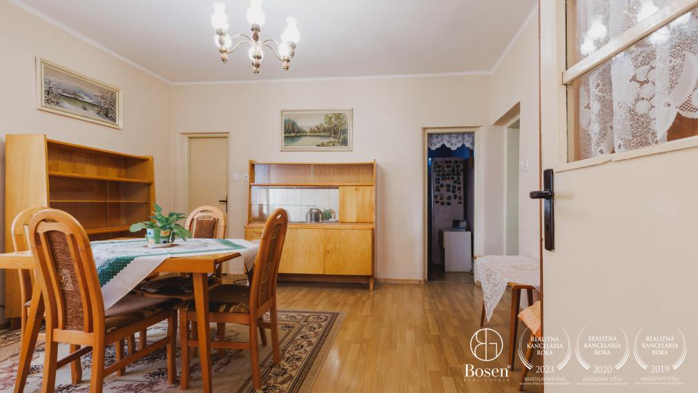 BOSEN | REZERVOVANÉ | RD s letnou kuchyňou na 10-árovom pozemku, Močenok