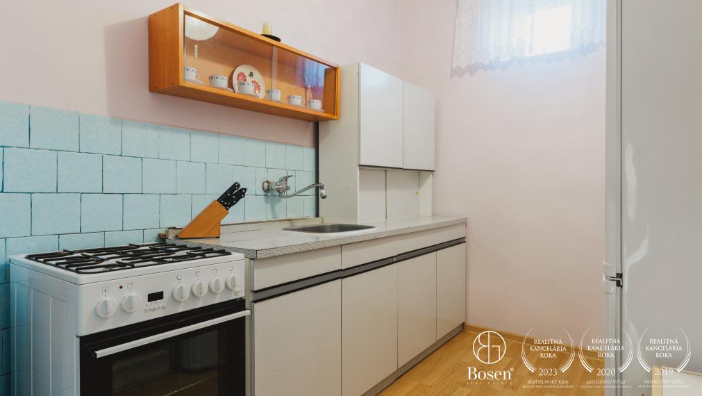 BOSEN | REZERVOVANÉ | RD s letnou kuchyňou na 10-árovom pozemku, Močenok