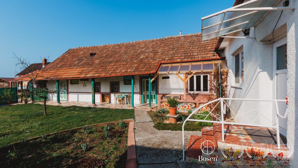 BOSEN | REZERVOVANÉ | RD s letnou kuchyňou na 10-árovom pozemku, Močenok