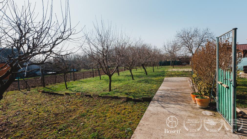 BOSEN | REZERVOVANÉ | RD s letnou kuchyňou na 10-árovom pozemku, Močenok